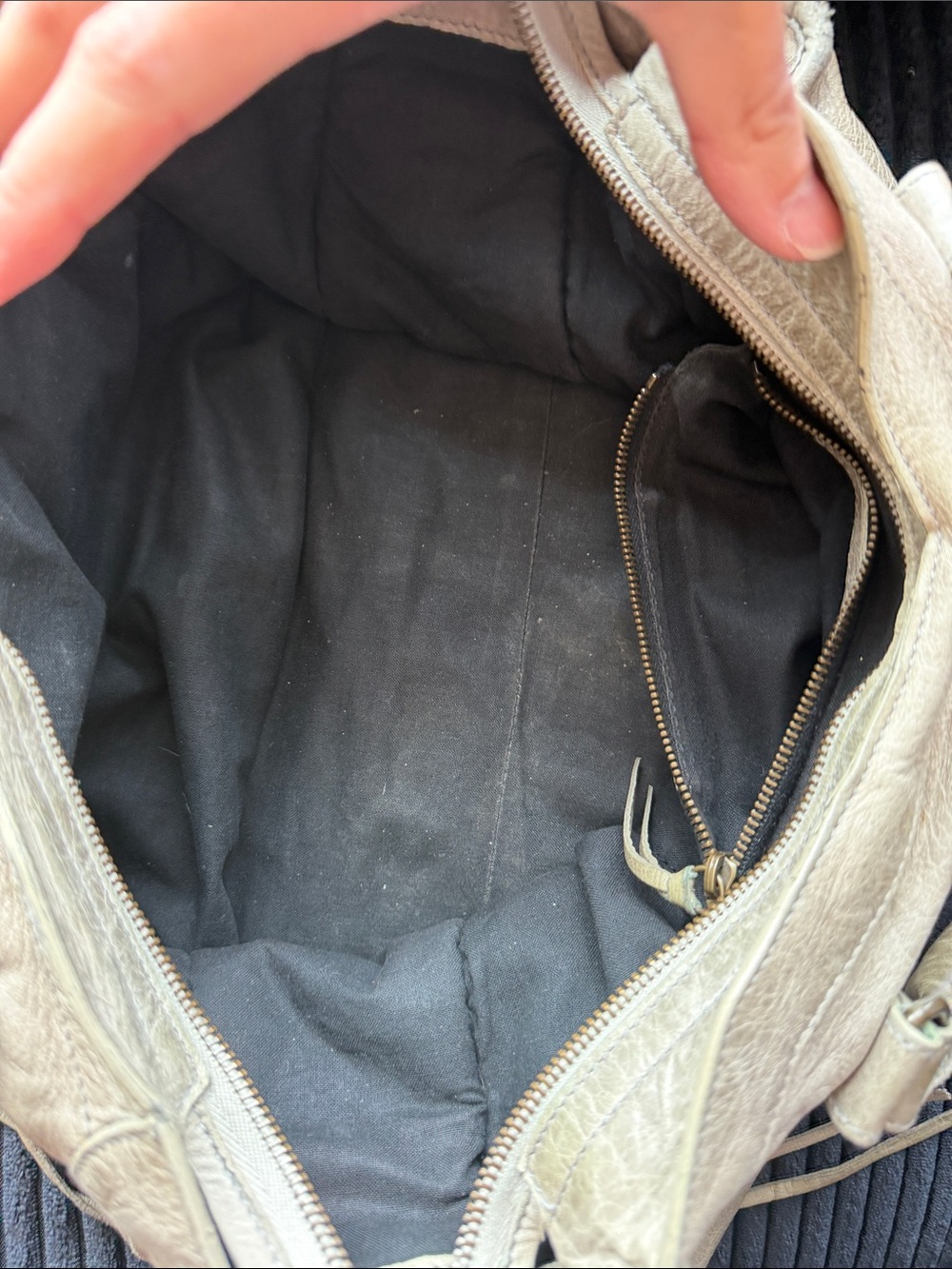 Vintage Greige Balenciaga Leather City Handbag - Picture 9 of 16